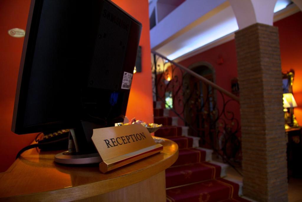 Hotel Degli Amici Помпей Екстериор снимка