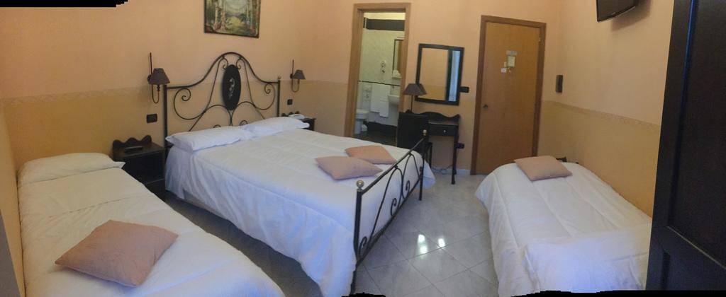 Hotel Degli Amici Помпей Екстериор снимка