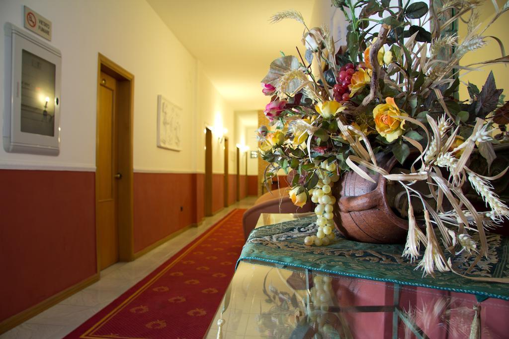 Hotel Degli Amici Помпей Екстериор снимка