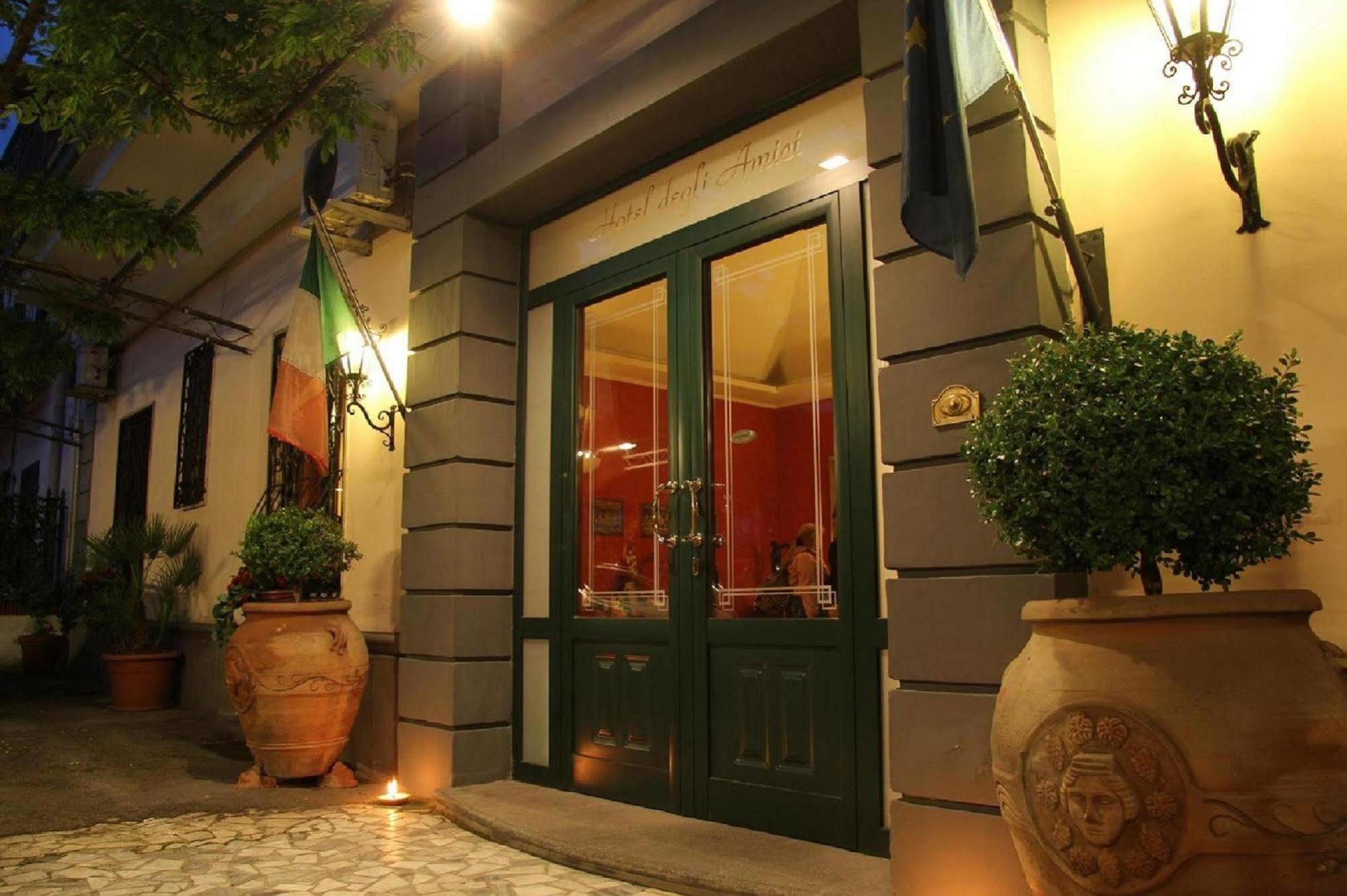 Hotel Degli Amici Помпей Екстериор снимка