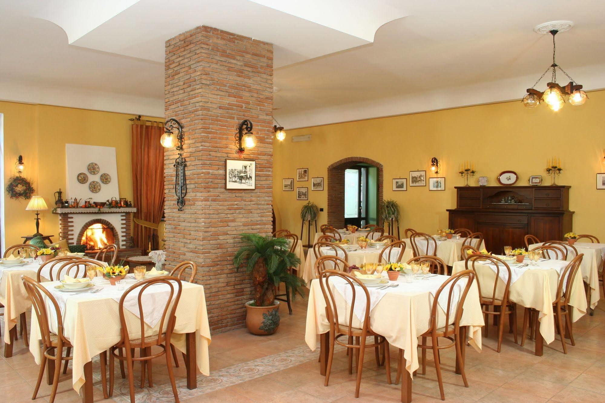 Hotel Degli Amici Помпей Екстериор снимка