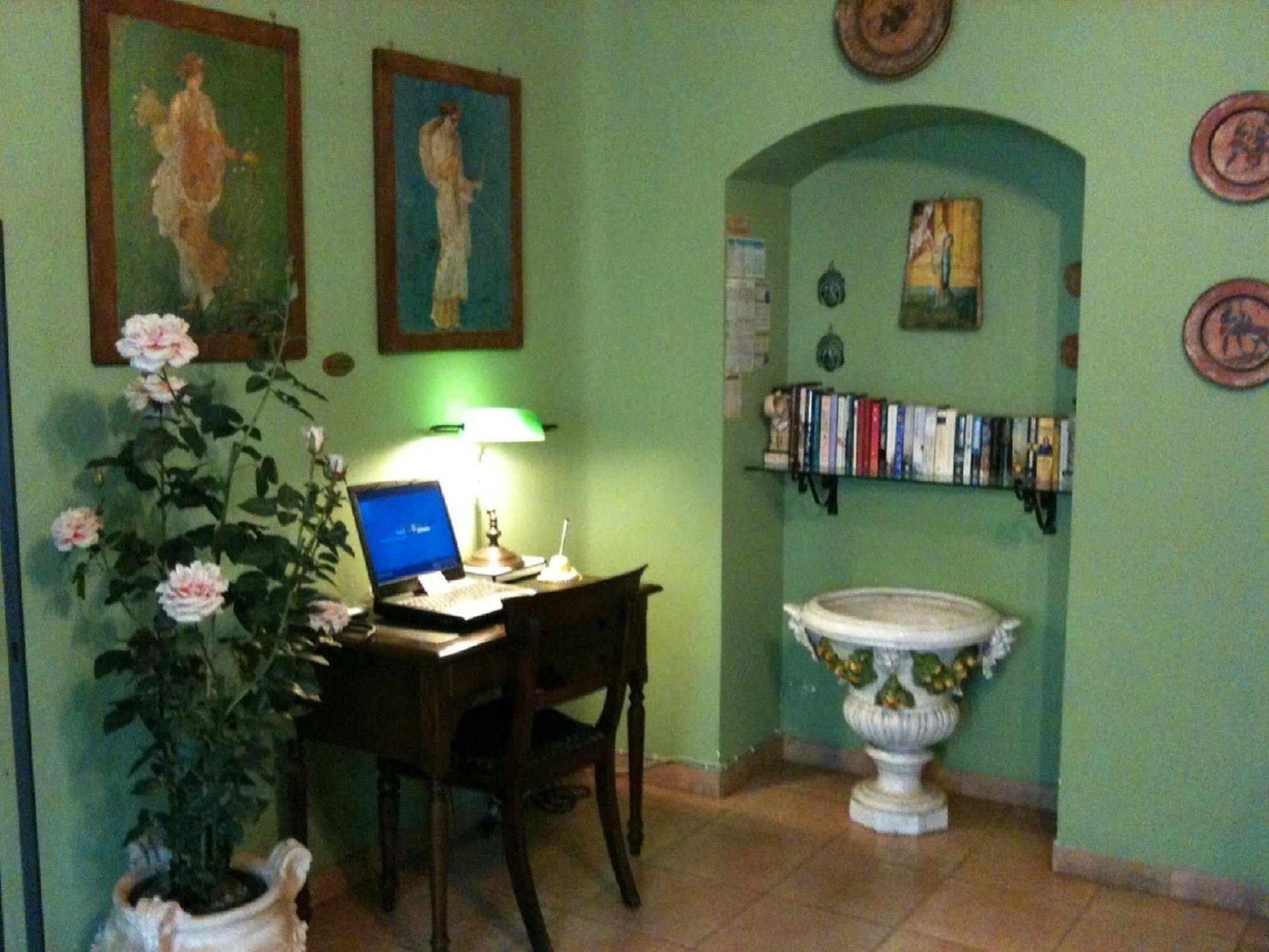 Hotel Degli Amici Помпей Екстериор снимка