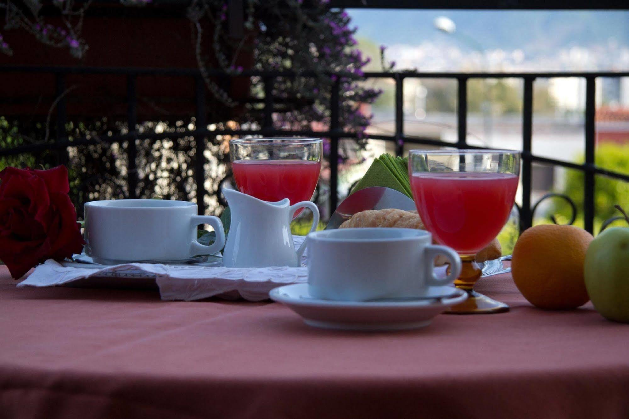 Hotel Degli Amici Помпей Екстериор снимка