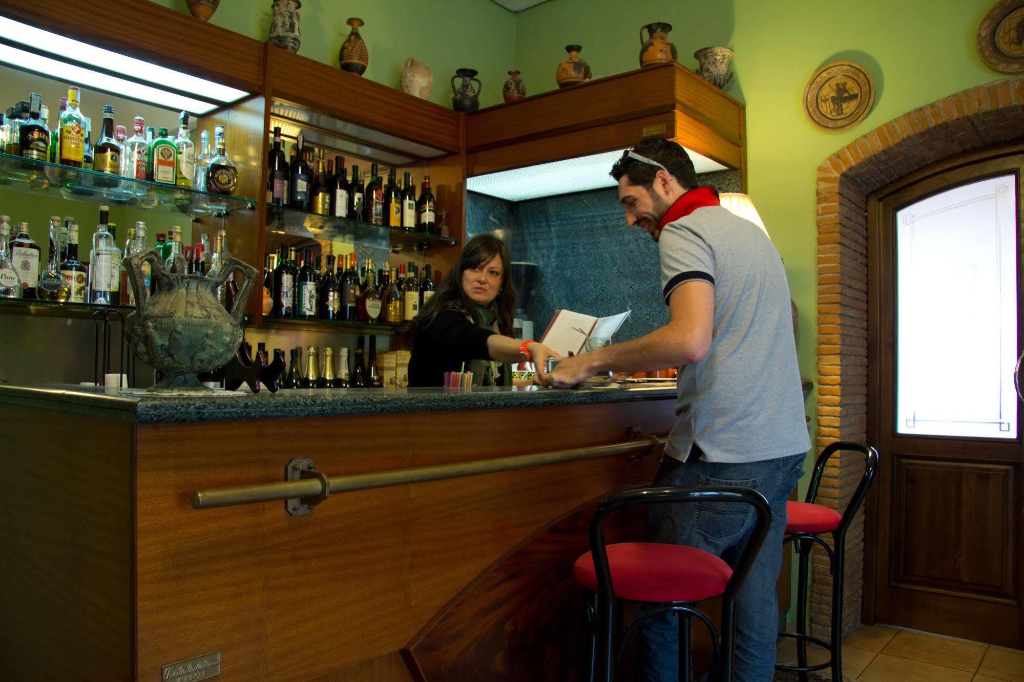 Hotel Degli Amici Помпей Екстериор снимка