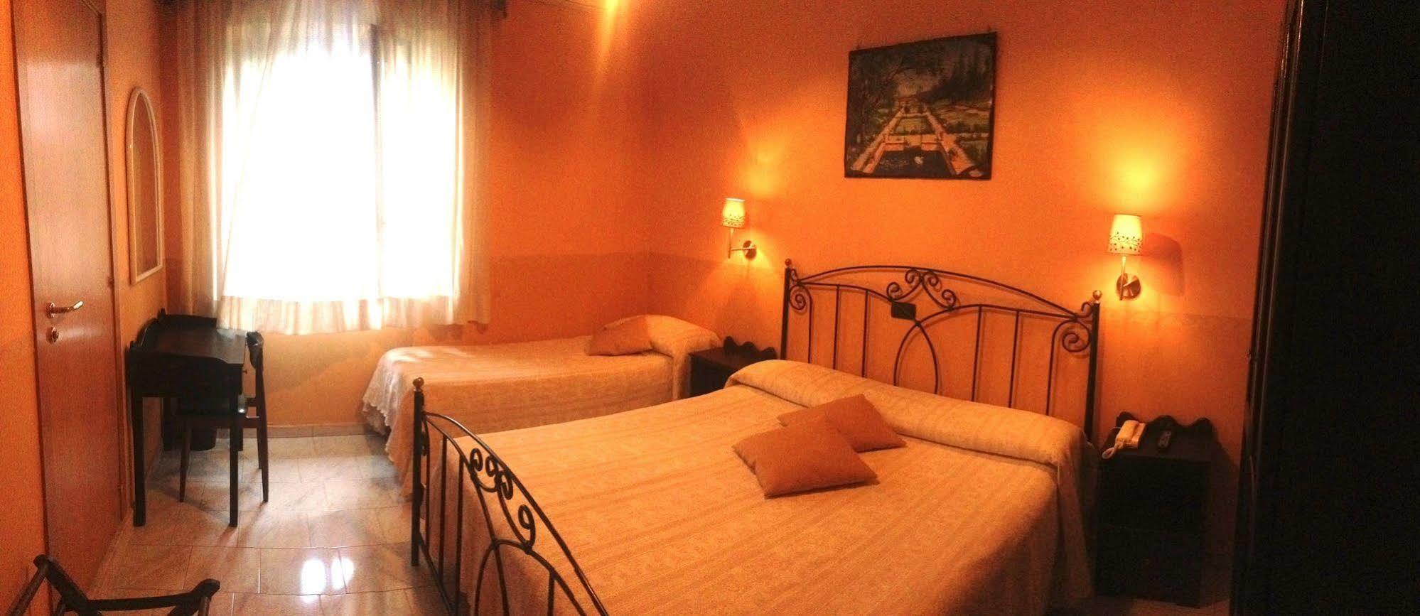 Hotel Degli Amici Помпей Екстериор снимка